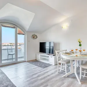 Penthouse Zola With Private Parking Medulin